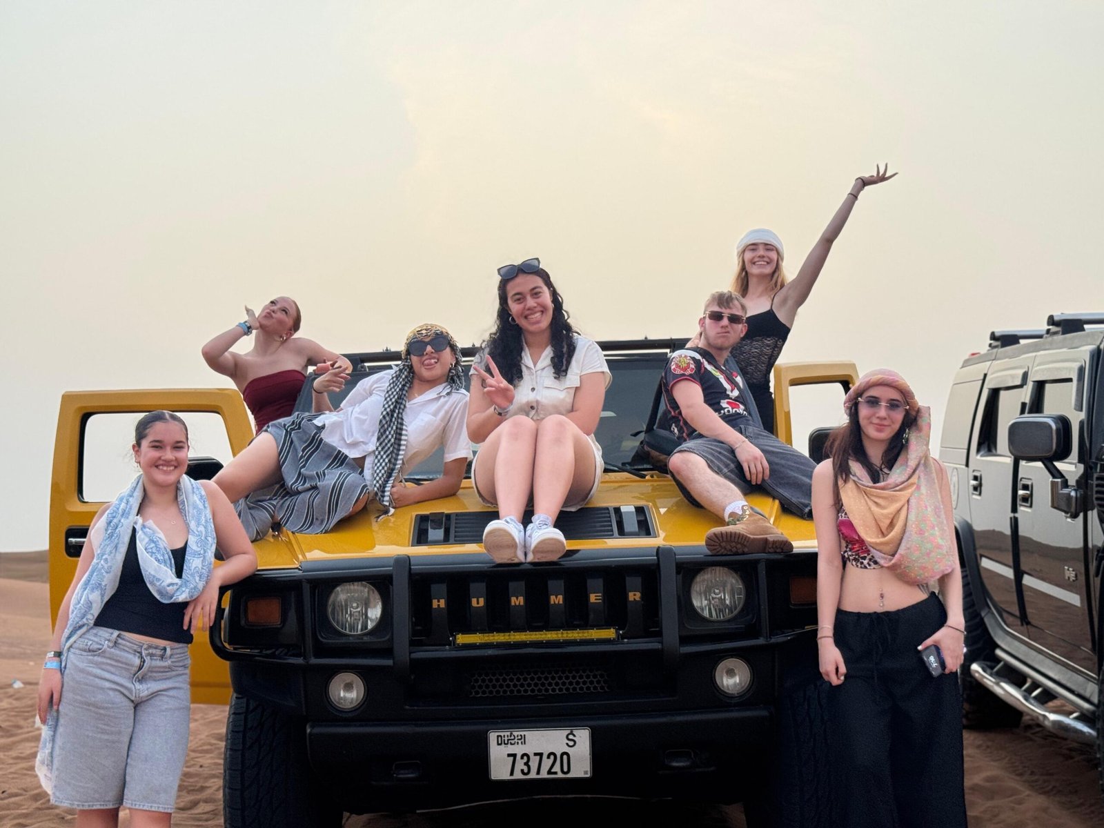 Hummer H2 Sharing Desert Safari